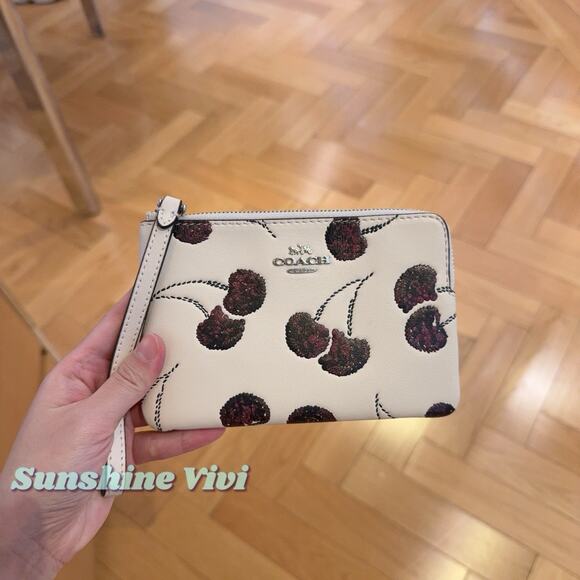 NWT Coach Corner Zip Wristlet With Cherry Print CDF05 Silver CHALK MULTI - Picture 2 of 5